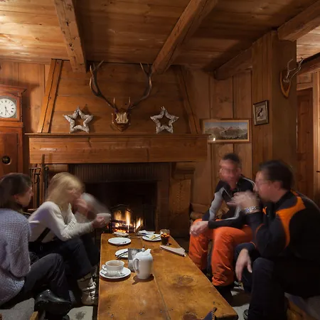 Au Coin Du Feu Szálloda 4*