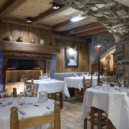 Au Coin Du Feu Szálloda 4*