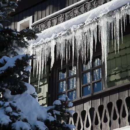 Au Coin Du Feu Szálloda Megève
