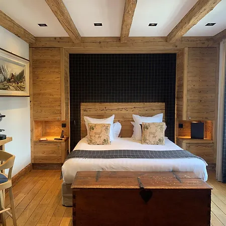 Au Coin Du Feu Hotel 4*