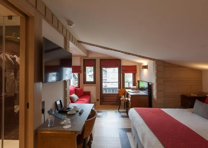 Au Coin Du Feu Hotel 4*