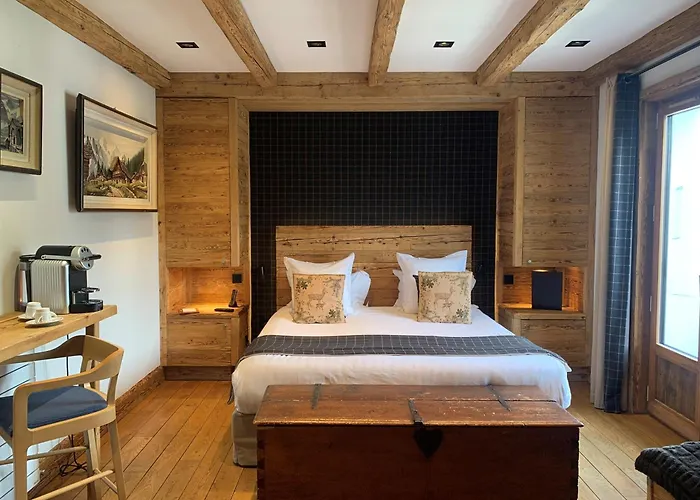 Au Coin Du Feu Hotel 4*